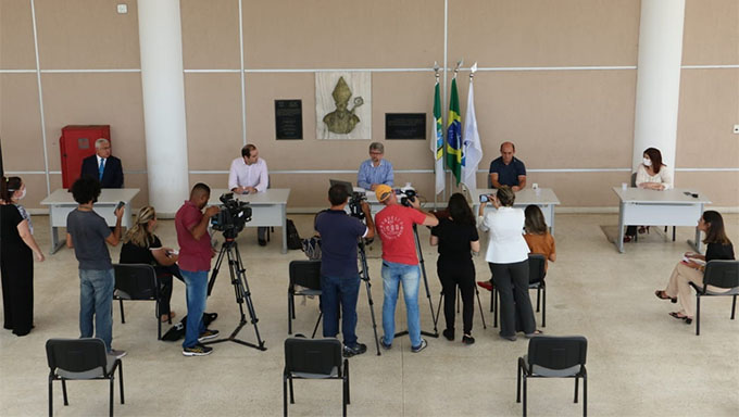   Acordo permite que a chamada pública realizada pelo Governo do Estado para contratação do construtor da referida unidade, inclua também na concorrência, sociedades empresariais hospitalares e de saúde em geral.