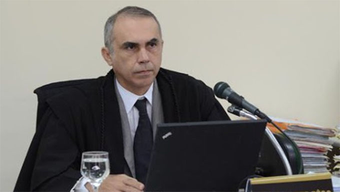   Desembargador Glauber Rêgo assinou a decisao; Sindicato dos Médicos também alegou que a rede estadual dispõe ao menos de 130 leitos no Hospital da Polícia Militar, tornando desnecessária a construção de uma unidade temporária na Arena das Dunas