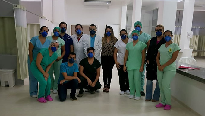   10 novos leitos de UTI do HRTM são oficialmente inaugurados. Primeiro paciente admitido têm 60 anos e está com os sintomas do coronavirus. Foi recebido pela equipe do médico Diego Dantas (foto). Está no oxigênio e os médicos vão avaliar se precisa ou não entuba-lo