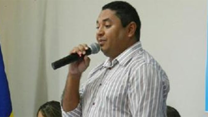   "MEU povo agora com um caso confirmado no município, venho pedir mais uma vez, o melhor remédio é cuidar cada um de suas casinhas ,fique em casa por tudo que é mais sagrado, como ainda sou jovem o vírus tem judiado pouco comigo e vou ficar bem com a graça do senhor porque ele e todo poderoso", escreveu Atevaldo Nazário