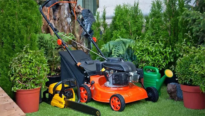   Além de aumentar o desempenho de máquinas como Motosserras, cortadores de grama e tratores, tomar as precauções devidas para o bom funcionamento desses aparelhos colabora para uma maior segurança do operador