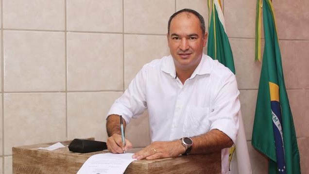   Prefeito de Carnaubais é denunciado por suspeita de integrar organização criminosa. Outras 5 pessoas também foram denunciadas pelo Ministério Público do Estado; De acordo com a denúncia, fruto de desdobramentos da Operação Desmonte, os suspeitos desviavam recursos públicos no âmbito da Prefeitura Municipal; O grupo também é suspeito do cometimento de fraudes em contratos públicos, crime de responsabilidade, fraude processual e corrupção.