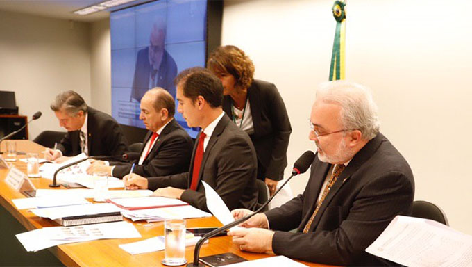   Senador Jean Paul Prates no final de 2019, quando conseguiu aprovar no Senado Federal a inclusão da duplicação da BR 304 no Plano Plurianual do Governo Federal no período de 2020 a 2023.