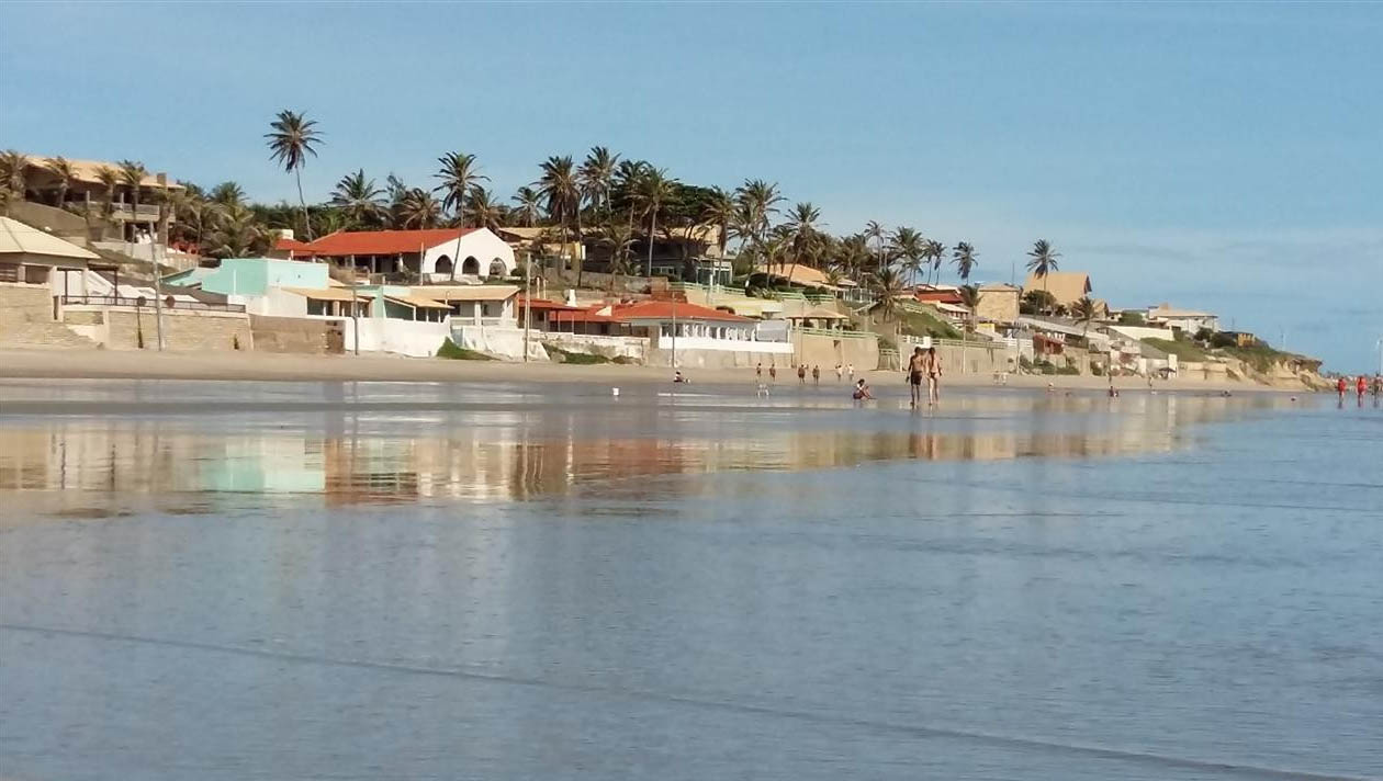 Imagem 1 -  Jornalista defende construção de calçadão nas Emanuelas em Tibau. Mário Ilo procurou o professor Josivan Barbosa, da UFERSA, para pedir orientação de como elaborar o pré-projeto e principalmente buscar recursos federais para esta obra, que ele considera fundamental para o desenvolvimento econômico do município.