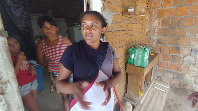 Imagem 1 -  Assim como a família de Jailma (foto), muitas outras buscam o sonho da casa própria, um direito básico. É o caso de Maria Luciene, do Bairro Belo Horizonte, em Mossoró. É de Luciene a pergunta desta terça-feira, dia 3, aos candidatos a prefeito de Mossoró.