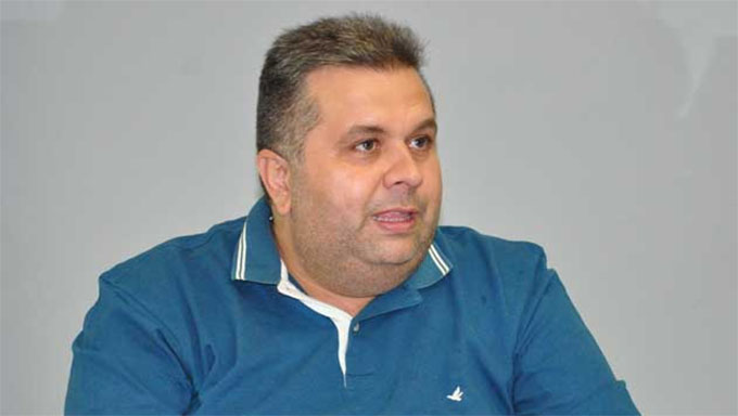   Fernandinho defende-se dizendo em nota que “lamentavelmente, de forma fraudulenta, utilizaram os meus dados pessoais e requereram indevidamente o benefício em meu nome, inclusive com o depósito em uma conta que não movimentava há tempos”. E acrescenta: “Tão logo tomei conhecimento, do depósito destas parcelas, efetuei imediatamente a devolução desses valores à União, conforme documentos em anexo. Está tudo esclarecido e não respondo a qualquer acusação sobre esse caso”.