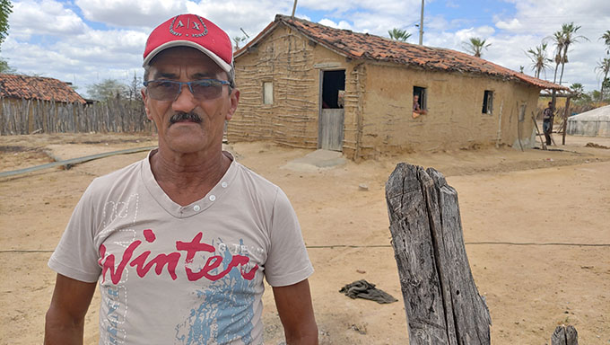   O agricultor Marcos Pacatuba, do Sítio Santo Antônio, sintetizou o quadro, dizendo que falta estradas, médicos, água, casas e oportunidade de trabalho e que nesta época de campanha, aproveitam para cobrar dos políticos; O coronel Gomes confirma a cobrança do agricultor e fala de sua busca há 12 anos por melhores na zona rural
