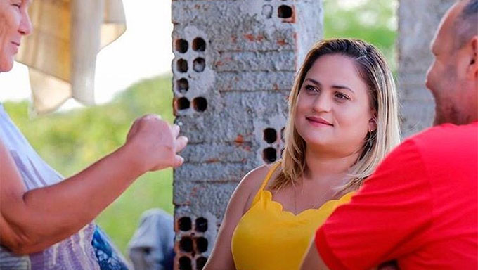   Cinthia Sonale, que é candidata a prefeita de Grossos-RN,  não reconhece como válida a sentença judicial assinada pelo juiz Marcos Vinicius, no dia 1 de novembro de 2017, deixando bem claro que ela não poderia ter sido convocada para o cargo. Confira esclarecimentos de Cinthia Sonale