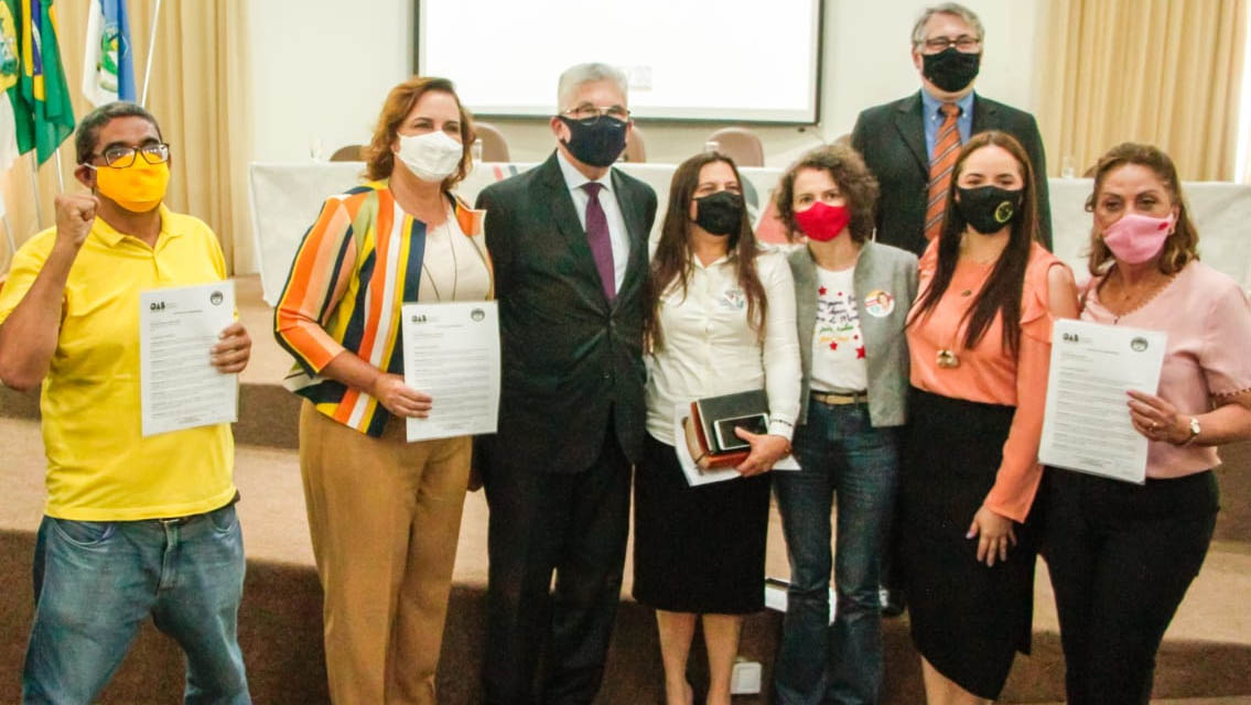   Os seis candidatos à prefeitura de Mossoró acolheram os 12 pontos expostos pelo Movimento Articulado de Combate à Corrupção do Estado do Rio Grande do Norte - MARCCO/RN, voltados ao combate à corrupção, transparência pública e governança, além dos 12 pontos estruturantes à cidade e de apoio à atividade das advogadas e advogados; O evento aconteceu nesta terça-feira (10), na sede da OAB Subseção de Mossoró.