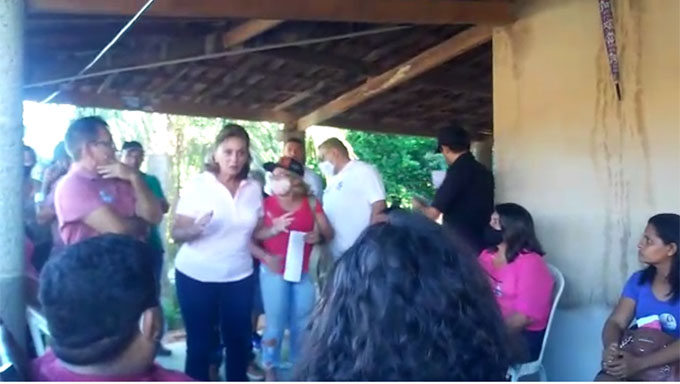   Na entrega de um poço na Maisa, o vídeo (CONFIRA NA MATÉRIA) fica evidente o uso da máquina pública em benefício da reeleição de Rosalba Ciarlini, também instalação de poços e iluminação em campo de futebol em benefício direto à reeleição de Rosalba Ciarlini 