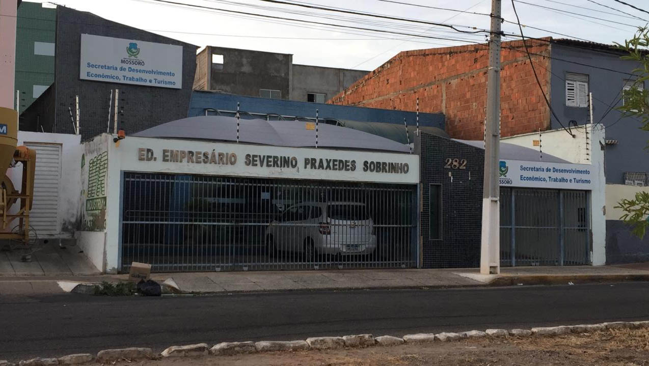 Imagem 1 -  Equipes de transição de Allyson e da PMM realizam primeira reunião. O encontro aconteceu nesta segunda-feira (30), na sede da Secretaria de Desenvolvimento Econômico, Trabalho e Turismo; O primeiro encontro tratou de informações preliminares da administração, referentes à estrutura organizacional das secretarias. O detalhamento foi apresentado, conforme solicitação dos membros da equipe.