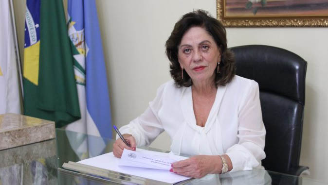   Em nota, Rosalba diz que vai “provar a verdade” sobre caso da Arena das DunasEm nota, Rosalba diz que vai “provar a verdade” sobre caso da Arena das Dunas. Nesta quarta-feira (9) o MPF denunciou a ex-governadora do RN e atual prefeitura de Mossoró, além do marido dela, Carlos Augusto Rosado, e outras 8 pessoas acusadas pelo esquema de corrupção que desviou cerca de R$ 16 milhões da construção da Arena das Dunas para a Copa do Mundo de 2014, em Natal. “Está havendo uma primária falta de respeito a pessoas com vidas sérias e honradas”, diz Rosalba em nota.