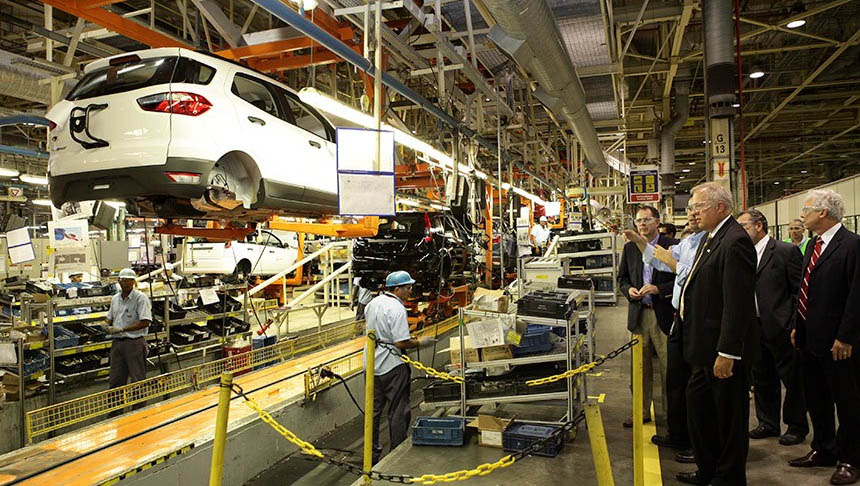   Senadores atribuem saída da Ford do Brasil a “fracasso” da política econômica de Bolsonaro. “Perder 5 mil empregos no Brasil e ver que a Ford anunciou um investimento de R$ 3 bilhões na Argentina é perceber que não dá mais para tolerar um fracassado na Presidência que não enxerga que precisamos de uma proposta econômica efetiva que garanta emprego e renda para o Brasil”, escreveu o senador Rogério Carvalho (PT-SE). Além da Ford, o BB anunciou um plano de demissão voluntária nesta segunda-feira (11).. A instituição espera o desligamento de 5 mil funcionários e o fechamento de 361 unidades.