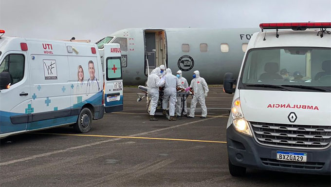  A expectativa é transferir pelo menos 335 pacentes de Manaus para outras 7 capitais, entre elas Natal. O trabalho começou nesta madrugada com transferência de 15 pacientes para Brasília. Outros 32 pacientes estão serão levados nas próximas horas para o Teresina (PI) e São Luiz (MA). A mobilização do Ministério da Educação para ajudar a salvar vidas do sistema de saúde colapsado em Manaus (AM).