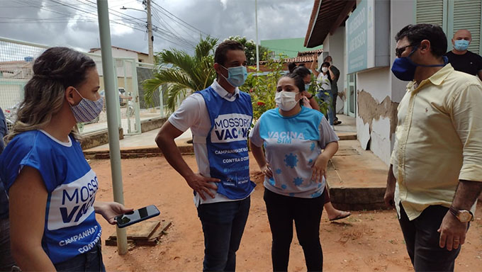   Com o aumento da chegada de doses e liberação do PNI para aplicar a segunda dose como primeira, o prefeito Allyson Bezerra e a Secretaria de Saúde Morgana Dantas passaram a vacinar nos final de semana em 10 pontos em Mossoró; Neste sábado, 27, o prefeito visitou 5 pontos de vacinação.