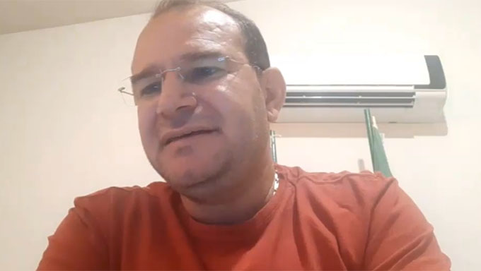   Raimundo Pezão, que passou 9 dias na UTI e seis na Enfermaria do Hospital São Luiz, atribui a recuperação que teve ao bom atendimento que recebeu quando estava na UTI ou na enfermaria. Nesta entrevista (VEJA NA INTEGRA), Raimundo Pezão conta detalhes de sua luta particular para superar as sequelas da covid19, que chegou a comprometer quase 80% dos pulmões.