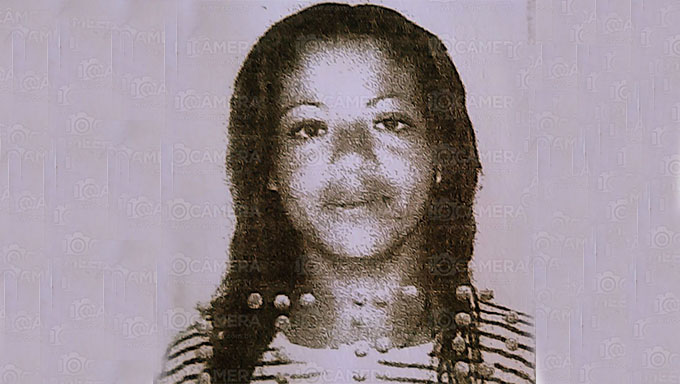   Corpo de Maria Sheila estava ao lado de um canal, entre o Santa Delmira e o Conjunto Promorar, onde a vítima reside. Moradores contaram aos policiais terem ouvido tiros durante a madrugada e que avisaram a PM, mas o corpo só foi encontrado no início da manhã