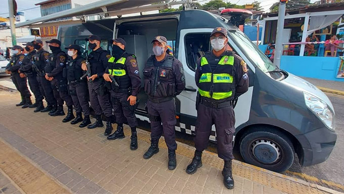   Vacinação de Agentes de Segurança do RN começa nesta quinta- feira,8. Devem se vacinar servidores públicos da Polícia Militar, Polícia Civil, Corpo de Bombeiros, Instituto Técnico-Científico de Perícia (ITEP), Polícia Penal, Polícia Federal, Polícia Rodoviária Federal, Polícia Penal Federal e agentes públicos das guardas municipais. De acordo com nota técnica produzida pela Secretaria de Estado da Saúde Pública (SEAP), neste primeiro momento, serão priorizados os profissionais mais expostos às ações de combate à Covid-19.