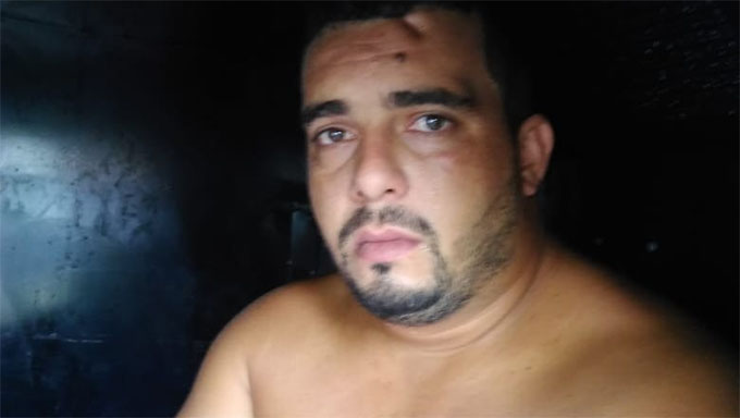   Além do temido "Camilo Bombado", que tem sete ordens de prisão preventiva, a Polícia Civil do RN em parceria com a Policia da Paraíba, prendeu Alan Pereira Paes Maciel, em João Pessoal. Com Bombado, a Polícia apreendeu fuzis, pistolas, explosivos e coletes balísticos