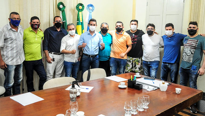   Anúncio foi feito após reunião na tarde deste sábado, 24, no Palácio da Resistência entre o prefeito Allyson Bezerra e os comerciantes. A elaboração do projeto será com a participação dos comerciantes e o secretário de Infraestrutura, Brenno Queiroga, prevê que o projeto arquitetônico vai ficar pronto em 2 meses