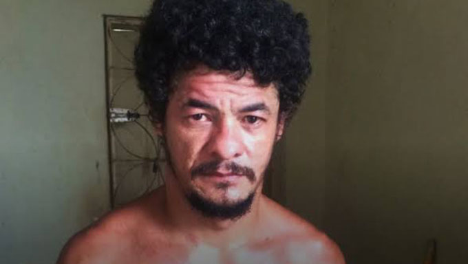   Vítima conhecida por Dudé havia sido baleada pouco antes no bairro do Samobam e levado para o hospital local, de onde estava sendo transferido na ambulância do município para o Hospital Regional Tarcísio Maia, quando um homem numa bicicleta se aproximou e atirou em Dudé pela janela do veículo
