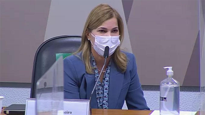  CPI: Mayra Pinheiro diz que MS não indicou tratamento precoce, deu apenas orientações. Durante a etapa de perguntas do relator, a secretária de Gestão e Trabalho do Ministério da Saúde repetiu outras vezes que o ministério não indica "tratamento precoce" e medicamentos como a cloroquina, mas sim estabeleceu orientações para os médicos que quisessem usar. "Nunca recebi ordem, e o uso desses medicamentos não é uma iniciativa minha pessoal", disse a secretária.