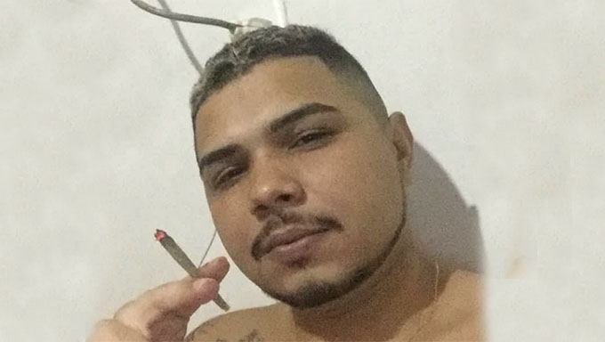  Vítima Mecim Budogue era considerado foragido de Justiça e estava num bingo quando foi atacado e baleado. Apesar de ter sido socorrido, não resistiu aos ferimentos; Ele deveria está cumprindo pela por assalto e estava sendo investigado por homicídio