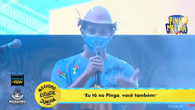   A convocação se deu durante a apresentação de Gianini Alencar, no encerramento do Pingo da Mei Dia transmitido pelas redes sociais. Na sexta, dia 11, o prefeito já havia anunciado que estava liberado para vacinar com 54 anos +. Neste sábado, ao meio dia, liberou para quem tem 53 anos +. No final do dia, anunciou 50 anos +. Veja lista de postos que vão está abertos vacinando neste domingo