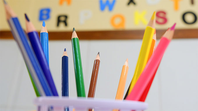   O edital oferta vagas para professores das seguintes áreas: Arte (1), Ciências (8), Geografia (11), História (9), Língua Inglesa (2), Língua Portuguesa (12), Matemática (8), Ensino Religioso (1), Educação Física (13), Educação Infantil e Anos Iniciais (196), além do cargo de supervisor escolar (18). Todos os cargos exigem cumprimento de 30 horas semanais e possuem remuneração de R$ 2.995,51.