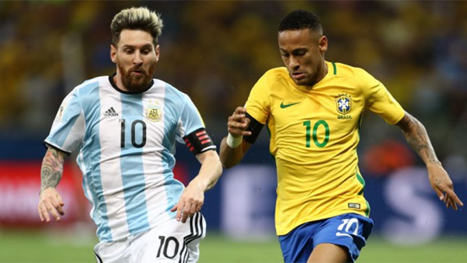    Esta será a quarta vez em que Brasil e Argentina disputam uma decisão de Copa América. Na primeira delas, em 1937, os hermanos ficaram com o título. As duas equipes só voltaram a se encontrar em uma final da competição em 2004, quando a seleção brasileira triunfou por 4 a 2 na disputa de pênaltis. A seleção brasileira chegou ao Rio na noite desta sexta-feira, 9. No treinamento realizado por Tite na Granja Comari, participaram os 24 convocados. Os brasileiros chegam com tudo.