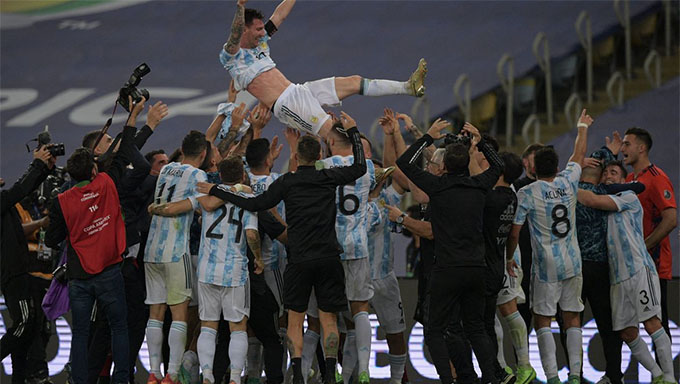   Para Messi, o triunfo no Maracanã representou o primeiro troféu pelo país, depois de derrotas nas finais das Copas Américas de 2007, 2015 e 2016 e também na decisão da Copa do Mundo de 2014, curiosamente disputada também no estádio carioca;"Necesitaba sacarme la espina de poder conseguir algo con la Selección, estuve cerquita muchísimo años, sabía que en algún momento se iba a torcer, se iba a dar. Soy un agradecido a Dios por darme este momento, en Brasil y a Brasil. Creo que estaba guardando este momento para mí", declarou o craque argentino ao jornal Olé