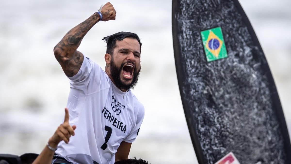   De Baía Formosa para o mundo: Ítalo Ferreira conquista o primeiro ouro do Brasil, no Surf. Em uma final de alto nível contra o japonês Kanoa Igarashi, o potiguar conquistou a primeira medalha de ouro para o Brasil em Tóquio, por 15.14 x 6.60, e também a primeira do surfe, estreante no programa olímpico. Já Gabriel Medina chegou até a semifinal, mas acabou derrotado pelo australiano Owen Wright (11.97 x 11.77).