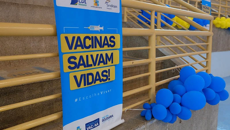   De acordo com a secretaria de saúde, todo o estoque disponível no município para aplicação da D1 foi utilizado nos últimos dias. A grande procura pelos imunizantes nos ginásios do SESI e no Municipal de Esporte Pedro Ciarlini levou, nesta quinta-feira (5), à provisória interrupção da aplicação de D1. "Aguardamos chegar mais vacinas que já estão no Rio Grande do Norte e a caminho dos municípios do interior. Logo que recebermos os imunizantes na II URSAP, vamos fazer a distribuição para os centros de vacinação para que a D1 seja retomada", disse Morgana Dantas, secretária municipal de Saúde.