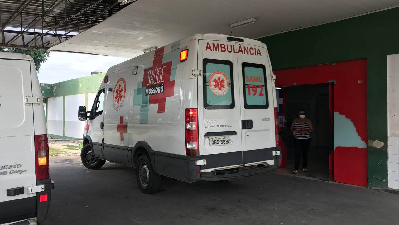   HRTM passa a ter 30 leitos de UTI geral já a partir deste final de semana. Pacientes com covid-19 do HRTM estão sendo transferidos para os leitos de UTI covid da APAMIM nesta sexta-feira, 6. A decisão foi tomada nesta quinta-feira, 5, após reunião entre a secretária adjunta Maura Sobreira, a diretora geral do HRTM Herbenia Ferreira e a diretora geral da Apamim, Larizza Queiroz.