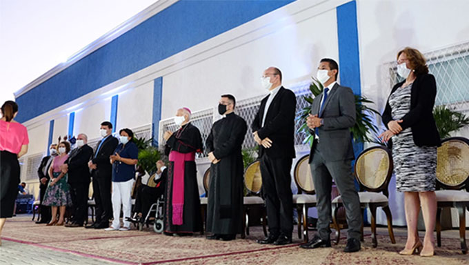   “Hoje, nós inauguramos nosso Centro de Práticas. Aqui os alunos irão aprender o melhor do ensino, o melhor do fazer educação e gerando o benefício direto. Hoje, nós temos na cidade de Mossoró 300 pessoas sendo atendidas pela Psicologia da faculdade. Com esse novo centro vamos ampliar a capacidade muito e isso vai possibilitar que muitas pessoas sejam alcançadas”, afirmou padre Charles Lamartine, diretor geral da Faculdade Católica.