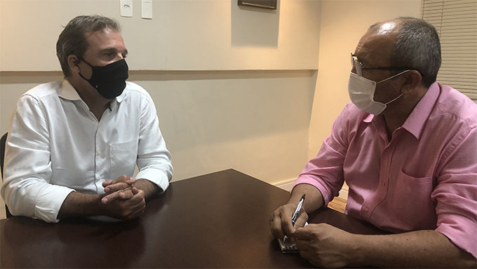   A reportagem do MH procurou a superintendência do Partage Shopping na tarde desta segunda-feira, 16, após a saída abrupta de duas das suas principais lojas semana passada: o Restaurante Dona Teca e a Lanchonete Bonesse, que gerou uma série de críticas duras a instituição nas redes sociais. O superintendente Leandro Botelho explicou que a saída não tem relação com questão financeira e sim por descumprimento de clausula contratual prevendo obras para fortalecer a segurança do estabelecimento e do shopping, que tem 97 lojas, sendo que 83 em funcionamento e 4 em reformas, empregando mais de mil pessoas diretamente e mais de 3 mil indiretamente