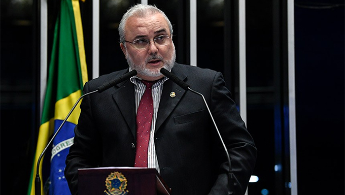   O Consórcio Nordeste é uma articulação de nove governos estaduais, organizada para fazer frente à incapacidade de Bolsonaro de implementar políticas de desenvolvimento regional ou até mesmo de respeitar as relações federativas com a região que o rejeitou nas urnas e continua a entendê-lo claramente como o que é: um mau governante.  O Consórcio Nordeste reúne pessoas extremamente sérias, que trabalham em diversas frentes para contribuir com o atendimento das demandas e necessidades de 54 milhões de habitantes. 