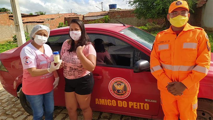 Imagem 1 -  A ação é em alusão a campanha Agosto dourado, que trata da importância da amamentação para o pleno desenvolvimento das crianças. O Banco de leite de Mossoró arrecada em média 8 a 10 litros de leite por dia, vindos de cerca de 30 doadoras. A quantidade é consumida totalmente pelos bebês internados na UTI da Maternidade Almeida Castro. E devido a baixa quantidade doada, não é possível fazer um estoque, sendo necessário a doação frequente. A bliz acontece a partir das 07:30h em frente a Maternidade Almeida Castro