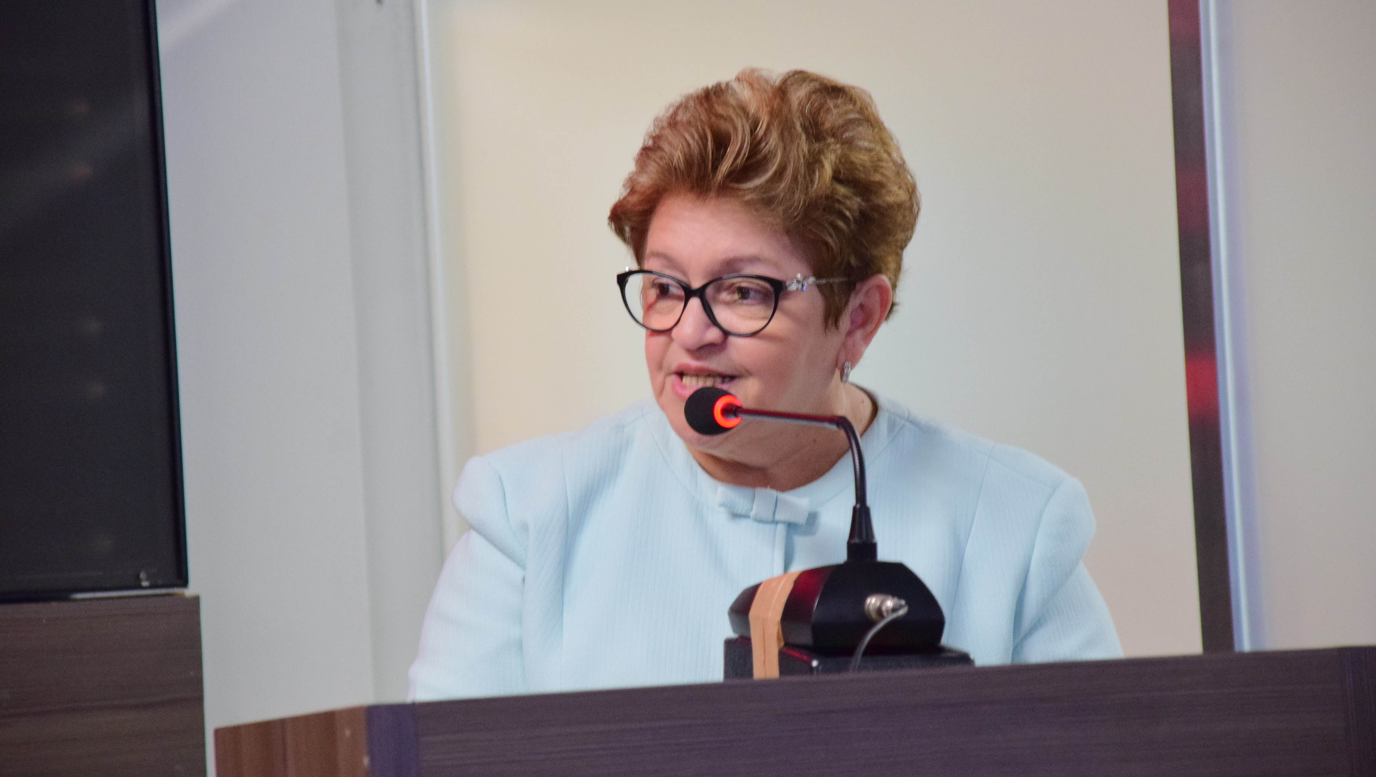   Sal Grosso: ex-vereadora Izabel Montenegro é condenada a prisão. A sentença, assinada pelo Juiz Cláudio Mendes Júnior em 25 de agosto de 2021, condena a ex-vereador a pena de 8 anos, 1 mês e 10 dias de reclusão e 71 dias multa pelos crimes de peculato (que consiste no desvio de verba pública, cerca de R$ 84 mil) e uso de documento falso, entre os anos de 2005 e 2007, enquanto ainda era vereadora. Outras três pessoas também foram condenadas no processo.