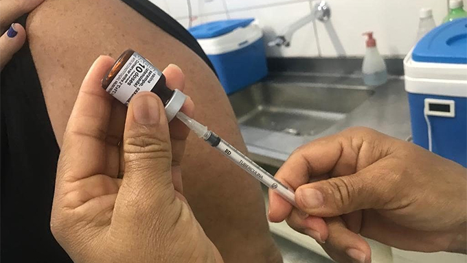   Segundo informações do RN+ Vacina, 85% da população adulta do estado está vacinada contra a Covid-19 com a primeira dose. 48% da população adulta está totalmente vacinada, ou seja, mais de 1,27 milhão receberam a dose única ou a segunda dose, completando o esquema vacinal. E há ainda 145 mil potiguares ainda não tomaram a segunda dose da vacina contra o coronavírus por isso a Sesap convoca população para D2