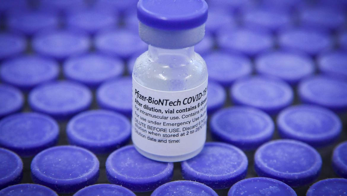   Mais de 1 milhão de vacinas da Pfizer/BioNTech chegam ao Brasil. O avião com o novo lote de imunizantes pousou no Aeroporto de Viracopos, em Campinas (SP), na noite desta terça-feira (5). Esse é um dos lotes que a farmacêutica planejou entregar ao Ministério da Saúde entre os dias 29 de setembro e 3 de outubro, mas que precisou ser reprogramado por questões logísticas.