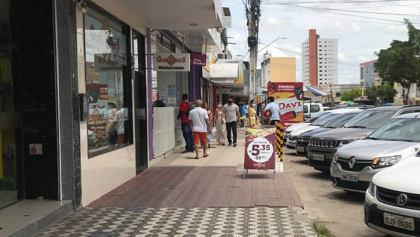   Comércio varejista do RN tem o segundo mês consecutivo de queda no volume de vendas. O dado é da Pesquisa Mensal de Comércio (PMC) do IBGE, divulgada nesta quinta-feira (15). Segundo o levantamento, o volume de vendas caiu 1,0% em agosto, em comparação a julho, e 7,2% em relação ao mesmo mês do ano anterior.  O nível de atividade registrado também é menor que o de fevereiro de 2020, último mês livre da influência da pandemia.