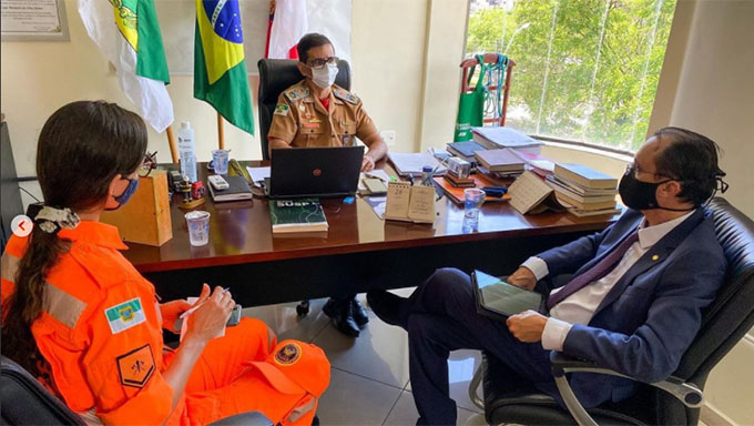   O deputado Souza esteve esta semana em reunião com o comandante geral do Corpo de Bombeiros, coronel Luiz Monteiro, na sede da corporação, em Natal. Na ocasião, explicou que os 13 suplentes mostraram que existe vacância de cargos e que eles estão prontos para serem convocados para o CFO. O pleito foi entregue ao setor jurídico da corporação.