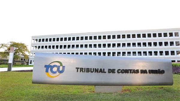   Abertas as inscrições para concurso de Auditor Federal de Controle Externo do TCU. O edital foi lançado na sexta-feira (29) e as inscrições iniciadas nesta segunda (1º). Para efetuar sua inscrição, o interessado deverá acessar o endereço eletrônico https://conhecimento.fgv.br/concursos/tcu21, até as 16h do dia 20 de dezembro. O edital prevê 20 vagas para lotação em Brasília (DF), além de formação de cadastro de reserva. A prova objetiva será realizada na data provável de 13 de março de 2022.