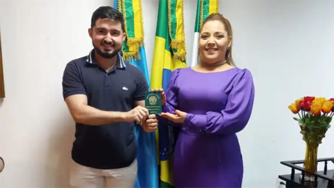   “Uma conquista de toda a universidade por haver um desencontro de informações uma vez que o nosso curso se encontra em processo de reconhecimento”, afirmou Thallys Moreira, que recebeu o documento do CRM ao lado da reitora Ludimila Oliveira.