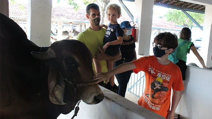   Para a governadora Fátima Bezerra, a Festa do Boi representa a retomada dos grandes eventos no Rio Grande do Norte após o início da pandemia do novo coronavirus. O evento começou no dia 13 e vai até o dia 20, com uma vasta programação de eventos, atraindo crianças e adultos de toda a região da Grande Natal e do interior