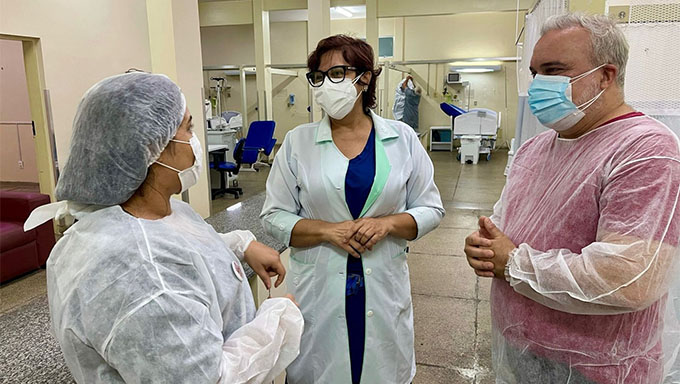   “A oposição sempre colocou como prioridade este projeto. Esses profissionais apresentam 65% da força de trabalho da saúde, 89% são mulheres e, infelizmente, 23% dos profissionais de saúde que morreram na pandemia em tudo mundo são brasileiros. É preciso reconhecer não só o heroísmo deles nesse momento, mas também dar a eles o reconhecimento como categoria profissional prioritária”, afirmou o Senador Jean.