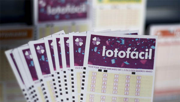   Uma aposta realizada na modalidade “bolão” acertou as 15 dezenas do concurso 2380 da Lotofácil, cujo sorteio foi realizado na noite desta quarta-feira (24). 5 pessoas sortudas irão dividir o prêmio total no valor de R$ 4.416.546,22. Esta é a quarta vez que uma aposta da lotofácil é premiada na cidade de Mossoró, tendo sido o maior prêmio entre as quatro.