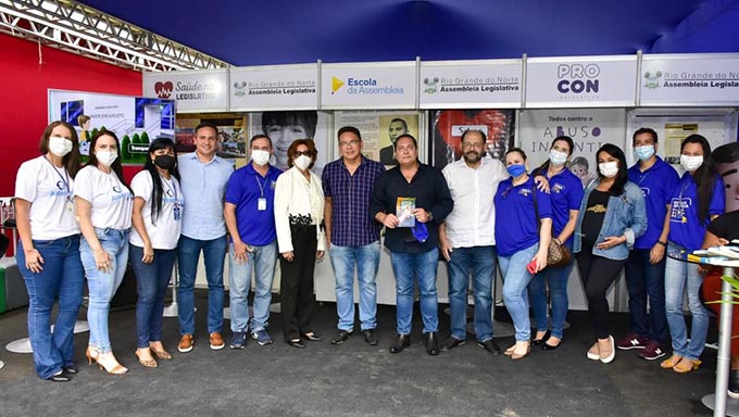   “É uma satisfação estar presente este ano na Festa do Boi, já que no ano passado, devido à pandemia, ela não aconteceu. Mas neste ano o evento mostra toda a grandeza que tem o setor primário do RN. Ontem nós já tivemos o Leilão da Emparn, onde foi ultrapassado o valor de R$ 500 mil em negócios, e hoje temos uma festa que mostra toda a capacidade de investimento e o potencial do agronegócio que temos no Estado, seja com gado de corte, seja com caprinocultura”, iniciou Ezequiel.