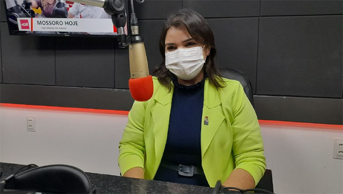   “Aulas presencias da Uern retornam em 02 fevereiro de 2022” diz Reitora Cecília Maia. Segundo a Reitora, conforme aprovado em calendário acadêmico, o semestre letivo de 2021.2 terá início no dia 30 de novembro de 2021 e finaliza no dia 14 de maio de 2022. Entre os dias 24 a 31 de dezembro de 2021 ocorrerá o recesso natalino, e entre os dias 3 de janeiro a 1º de fevereiro de 2022 terão as férias docentes e dia 02 de fevereiro o retorno presencial.